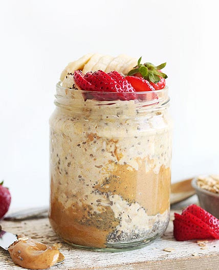 Peanut Butter Overnight Oats (5 Ingredients!)