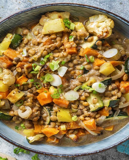 Veganes buntes Massaman-Curry Bei diesem Rezept wird 50% weniger CO2e durch Zutaten & Transport verursacht als bei einem durchschnittlichen HelloFresh Rezept