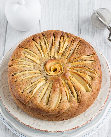 Torta di mele vegan senza glutine alle mandorle e grano saraceno