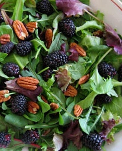 Mixed Baby Greens with Blackberries, Pecans and Champagne Vinaigrette