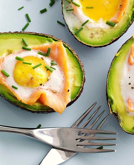 Baked avocado with smoked salmon & egg