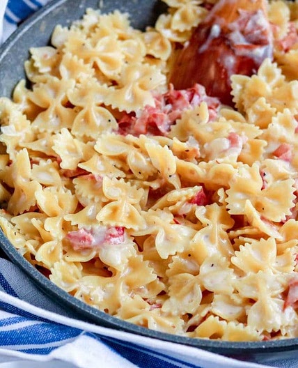 One Skillet Ham & Cheese Pasta