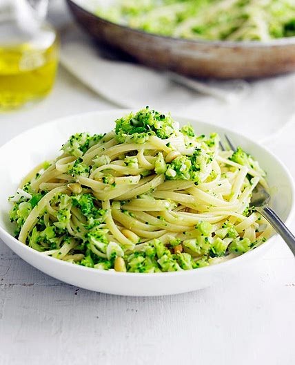 Supergreen broccoli pasta bowl