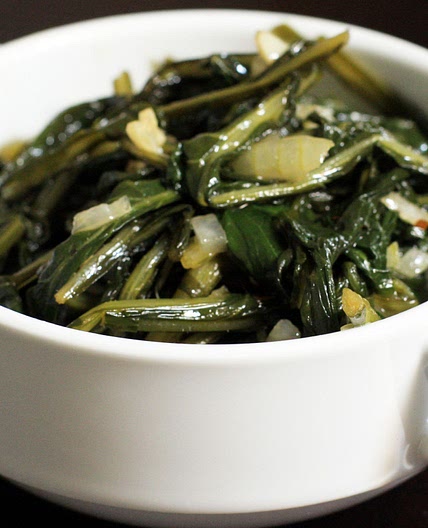 Fresh Dandelion Greens With Garlic