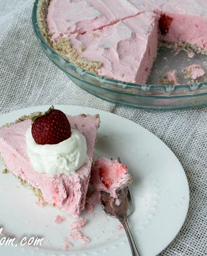 Sugar-Free Frozen Strawberry Cheesecake Pie