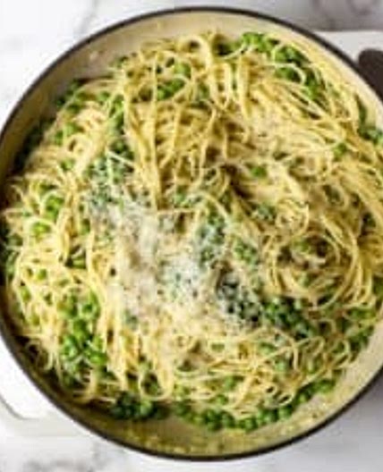 Simple Spaghetti with Garlic, Peas & Parmesan
