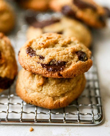 Almond Flour Chocolate Chip Cookies