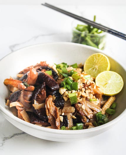 Vegetarian pad thai (rice noodles) with mushrooms, bok choy and baby corns