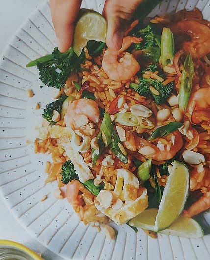 SPEEDY PRAWN + BROCCOLI FRIED RICE WITH EGG CREPE NOODLES