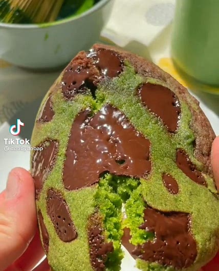 Matcha Chocolate Chip Cookies