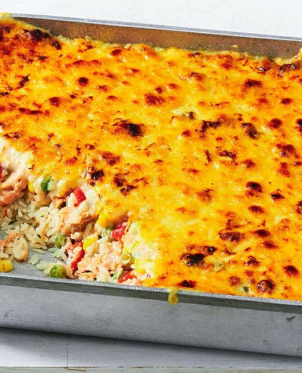 10-minute cheesy salmon rice bake recipe