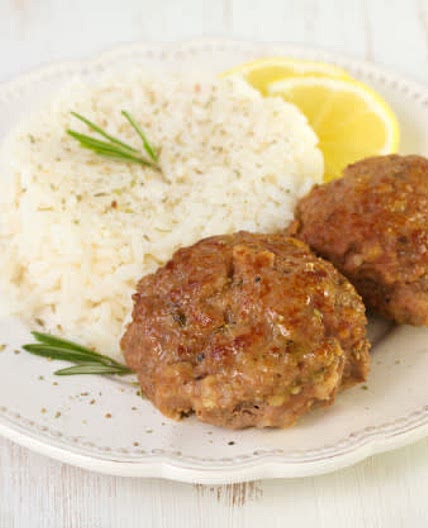 almondegas grelhadas com arroz