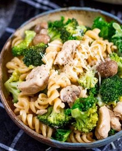 One Pot Chicken and Broccoli Pasta