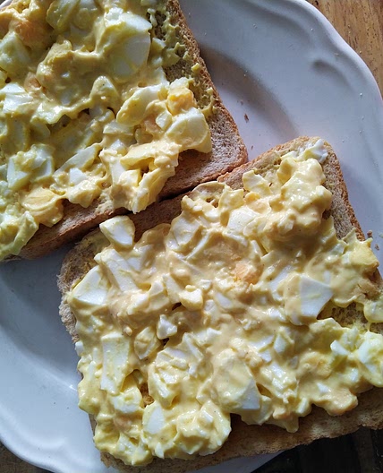 Roll with egg fillings