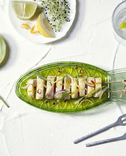 Brochetas de merluza con salvia y cítricos