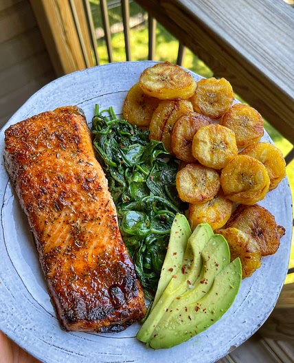 AIR FRYER SALMON AND FRIED PLANTAINS DINNER — Healthy Mood SF