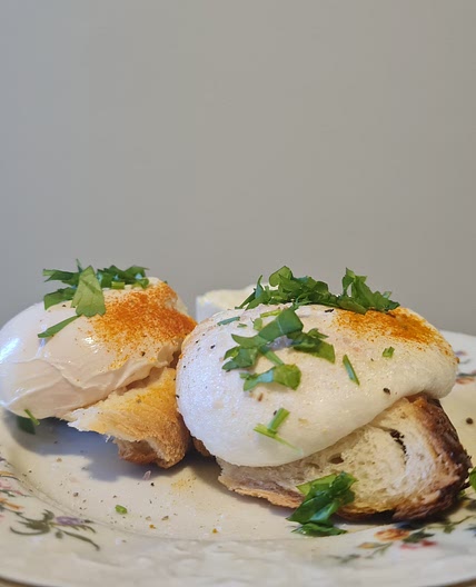 Magic breakfast ( poached eggs)