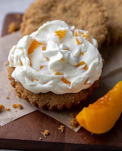 Crumbl 🙀  Peaches & Cream Cookies