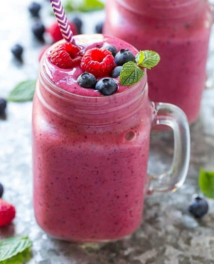 Very berry vanilla protein smoothie