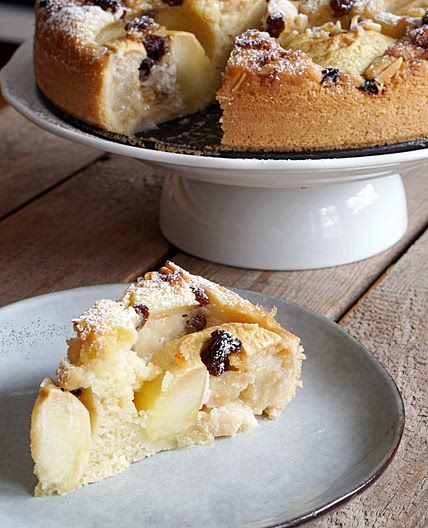 Juicy Baked Apple Cake