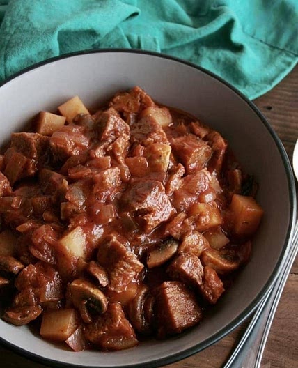 Deftiges Seitan-Gulasch