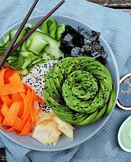 Sushi Bowl mit Avocado
