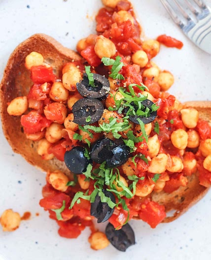 Griekse kikkererwten op toast - vegan lunch