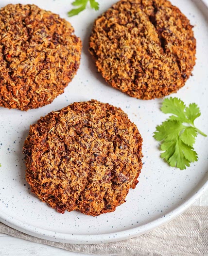 Zoete aardappel, quinoa & bonen burger