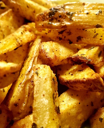 Air Fryer Crispy Potato Wedges