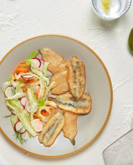 Boquerones en tempura con ensalada de hinojo