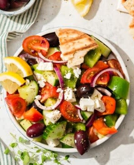 Super einfacher und gesunder griechischer Salat