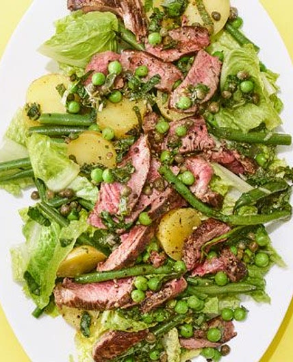 Seared beef salad with capers & mint