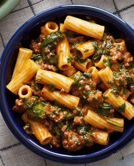 Creamy Beef Ragù & Elicoidali Pasta with Spinach & Cheddar Cheese