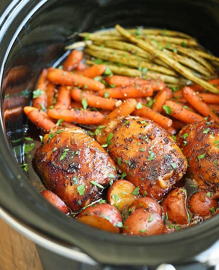 Poulet et légumes dans une sauce miel et ail à la mijoteuse