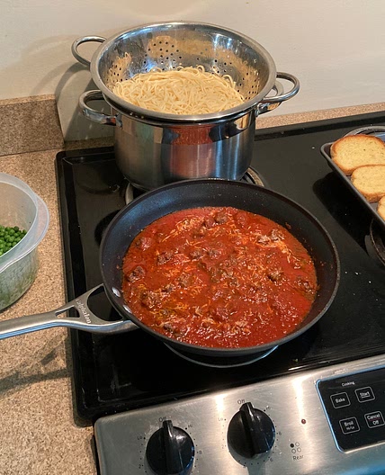 Spaghetti with meat sauce and Texas toast and veggies