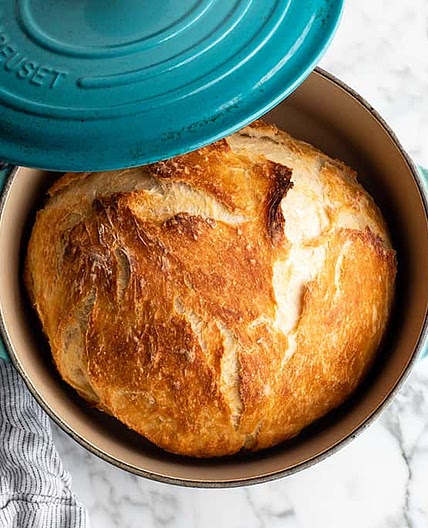 Easy No Knead Bread (Dutch Oven Bread)