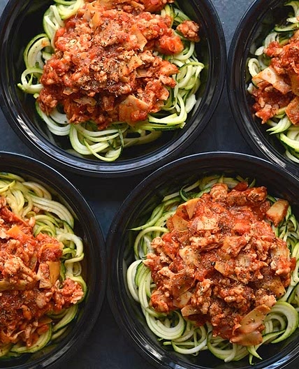 Zucchini spaghetti bolognese