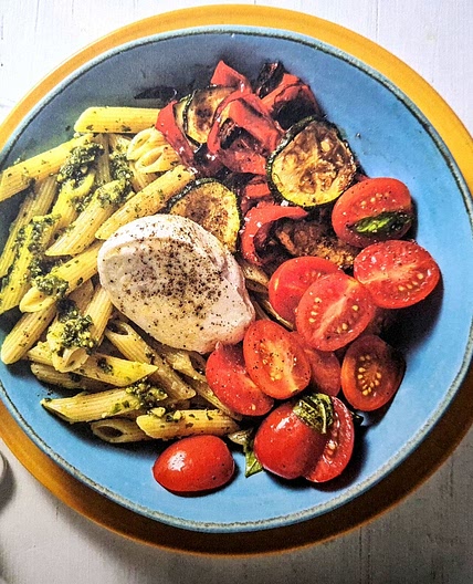 Italienische Pasta-Bowl mit Büffelmozzarella