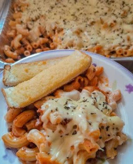 Meaty Baked Mac w/ Garlic Parmesan Toast