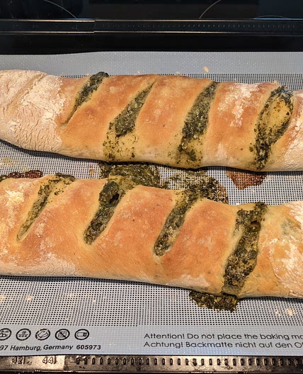 Spareribs und Kräuterbaguette