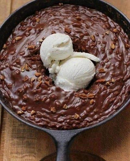 Chocolate skillet cake 