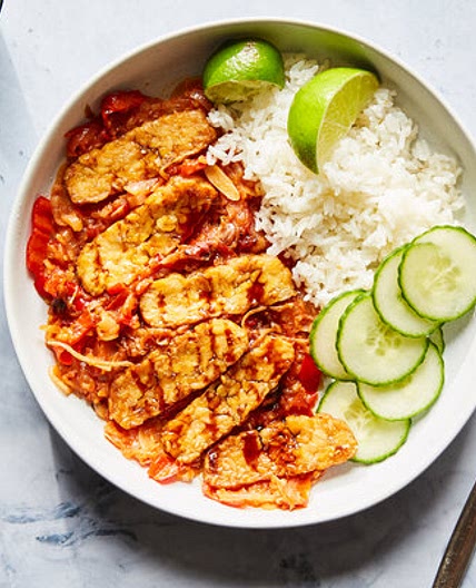 Tempe Penyet (Smashed Tempeh With Sambal)