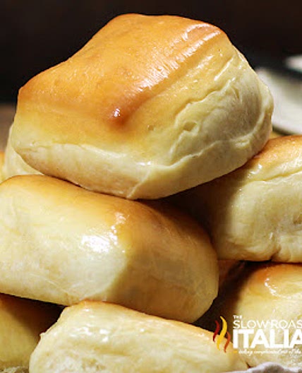 COPYCAT TEXAS ROADHOUSE BREAD ROLLS