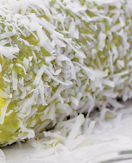 Pandan Kaya Swiss Roll: Soft and Fragrant Tea-Time Snack | Love Wholesome