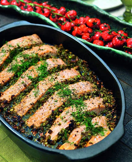 Zalm met olijven-pistache-tapenade en tomaatjes