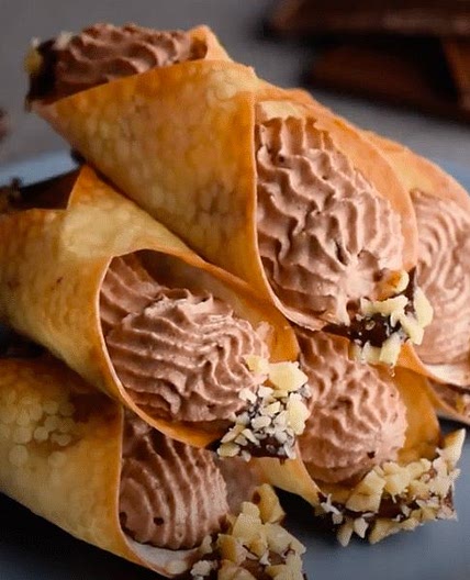Chocolate Mousse Wonton Cannoli