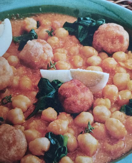 Estofado de garbanzos y albóndigas de pollo