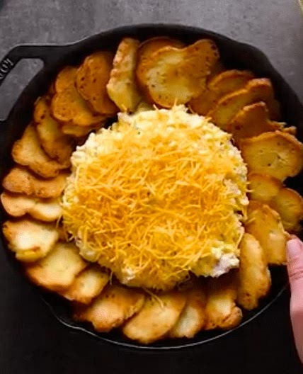 Bacon and Eggs Breakfast Dip