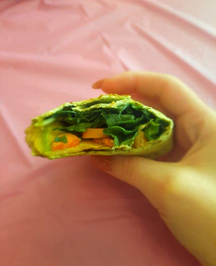Healthy Zucchini Hummus Wrap!! 💗
