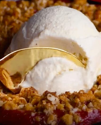 Peanut Butter, Strawberry & Oat Cookie Cobbler